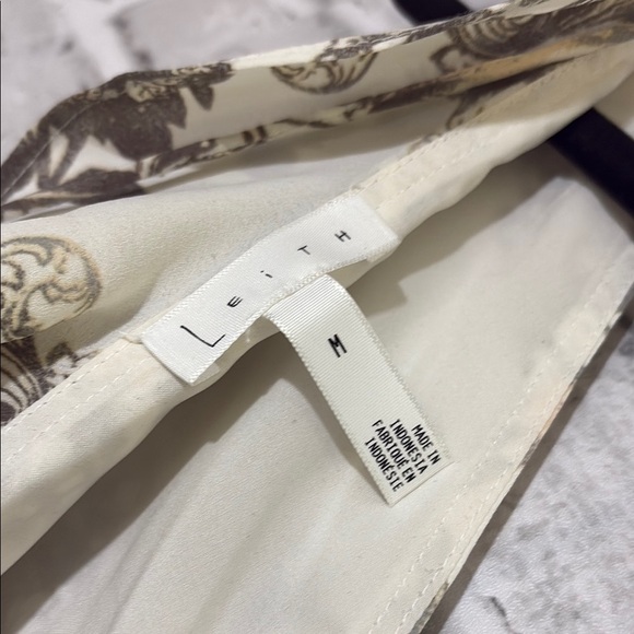 Leith Size Medium Summer floral tie back sleeveless ruffle dress V Neck/v Back - Picture 2 of 9